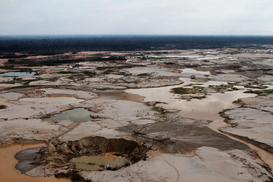 Minería ilegal en Perú: crisis ambiental y motor del lavado de activos