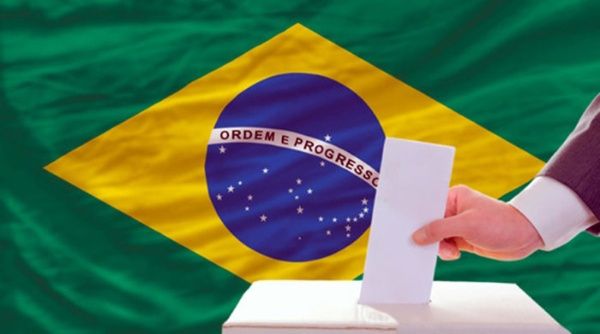 Lula y Flávio Bolsonaro se acercan en una elección marcada por el regreso del apellido Bolsonaro