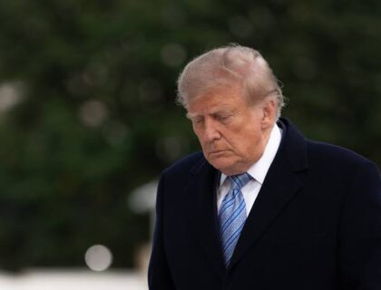 Juez ordena a Trump restituir acceso a la Casa Blanca a CNN, MS NOW y Politico