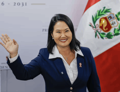 Keiko Fujimori anuncia nuevas normas de disciplina escolar con restricciones al cabello y al maquillaje
