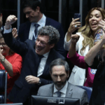 Senado de Brasil aprueba reducir la jornada laboral a 40 horas semanales a pocos días de la segunda vuelta presidencial