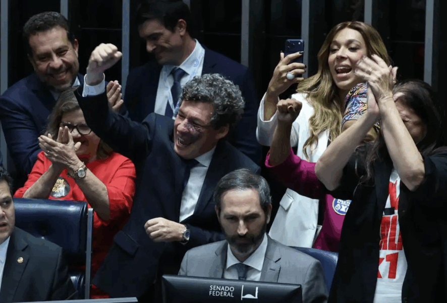 Senado de Brasil aprueba reducir la jornada laboral a 40 horas semanales a pocos días de la segunda vuelta presidencial